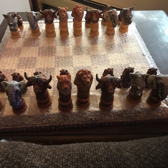 A unique chess set - Picture 2 of 3